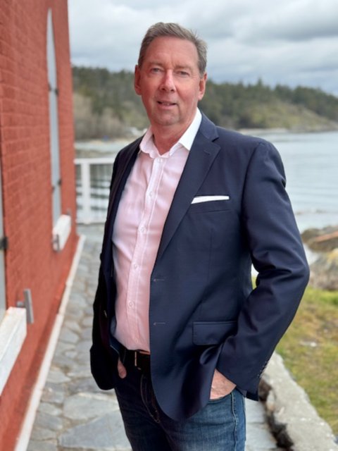 MAURICE CONNOR
